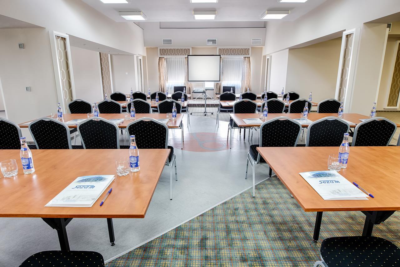 Hotel Sezam Machowa Bagian luar foto